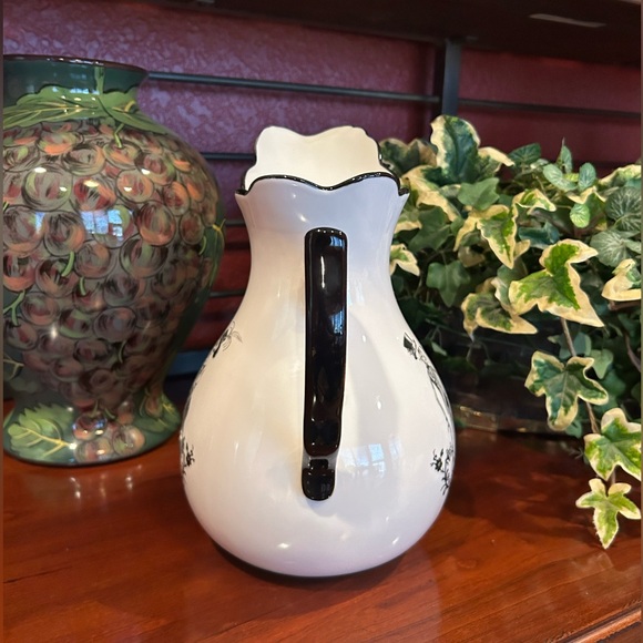 NWOT Potter’s Studio White and Black Skeletons Halloween Ceramic Pitcher - Picture 9 of 10